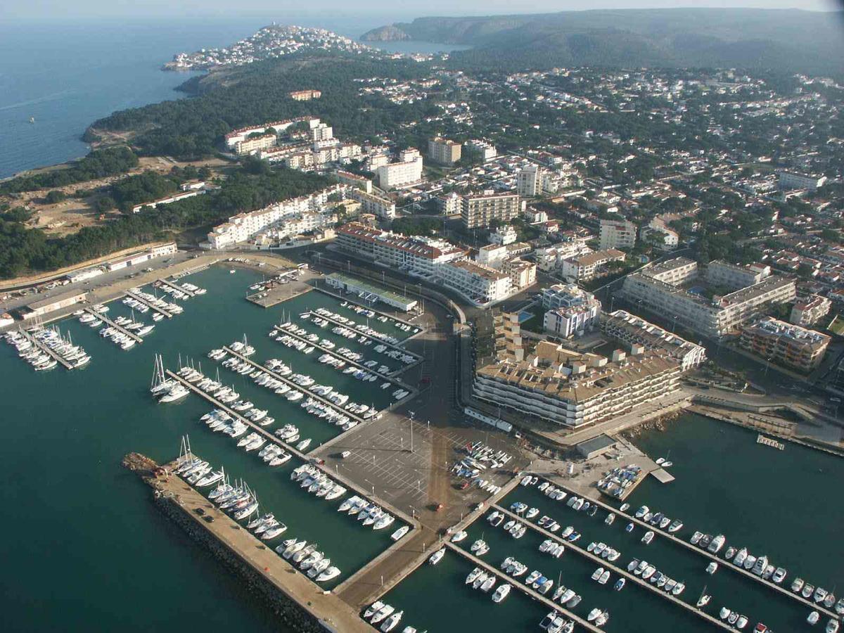 Puig Sureda - Apartamentos L' Escala Bagian luar foto